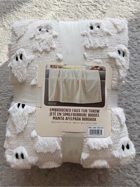 NWT Costco Halloween Ghost Embroidered Faux Fur Blanket 60x70